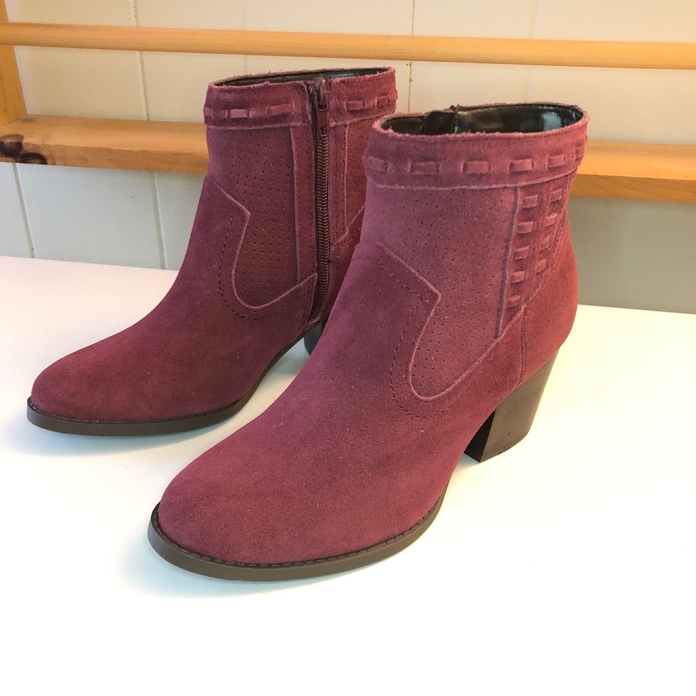 Market & Spruce Burgundy Faux Suede Zip Women’s size 6 Booties